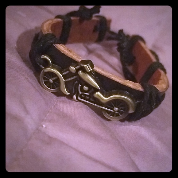Vintage Leather Bracelet - Picture 1 of 2